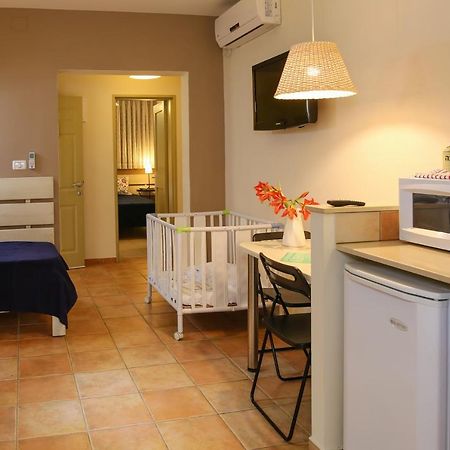 Shaar Hagolan Kibbutz Country Lodging Bagian luar foto