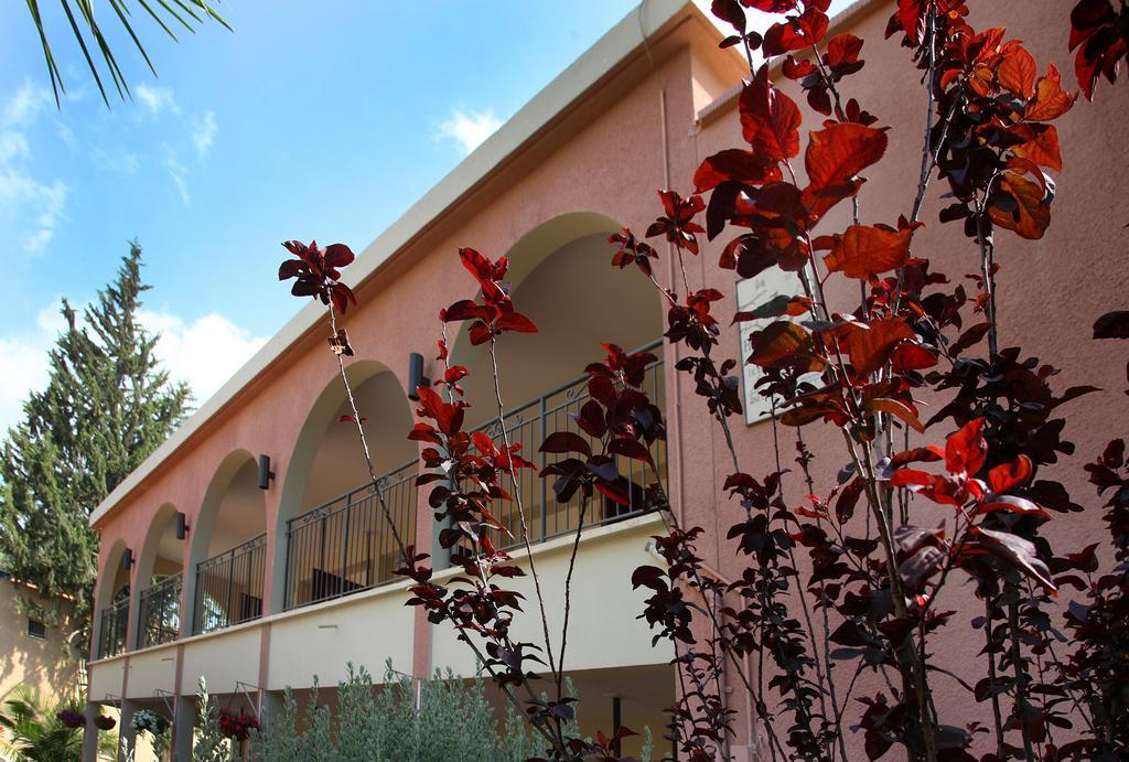 Shaar Hagolan Kibbutz Country Lodging Bagian luar foto