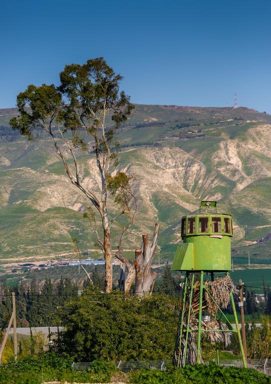 Shaar Hagolan Kibbutz Country Lodging Bagian luar foto