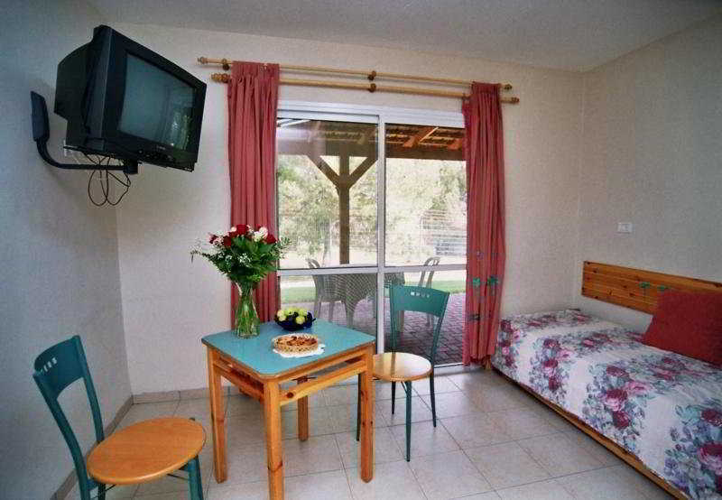 Shaar Hagolan Kibbutz Country Lodging Bagian luar foto
