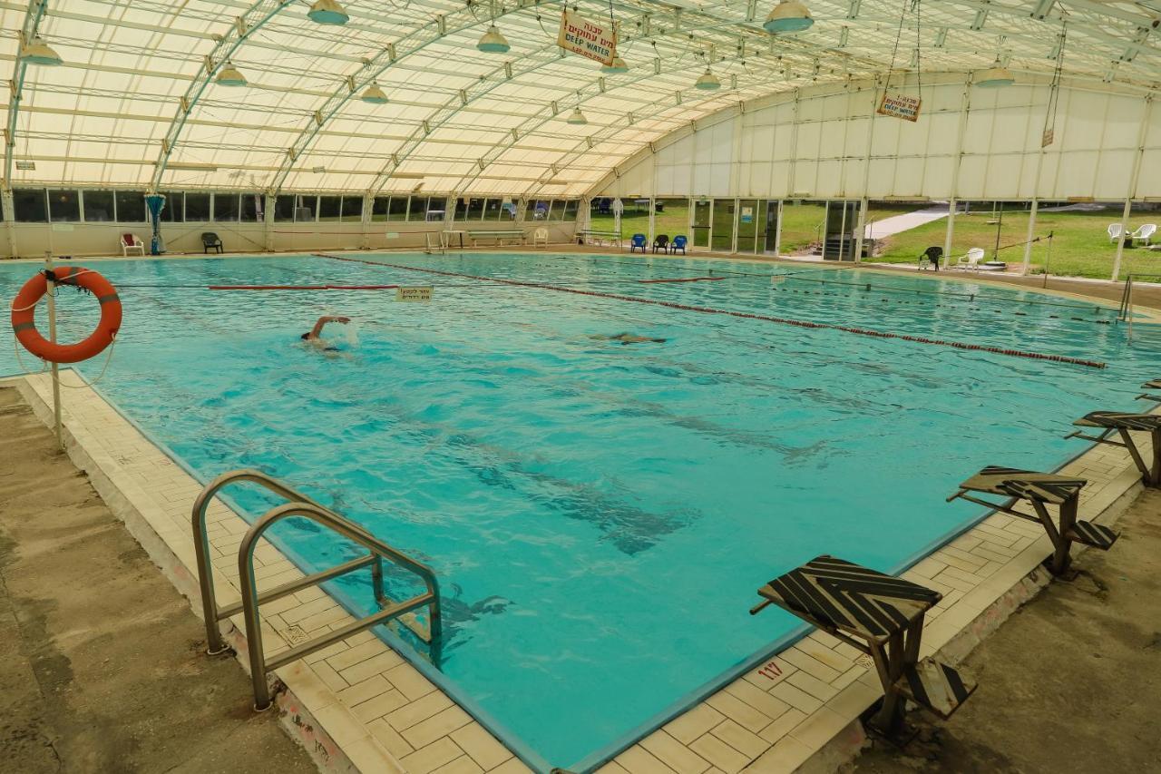 Shaar Hagolan Kibbutz Country Lodging Bagian luar foto