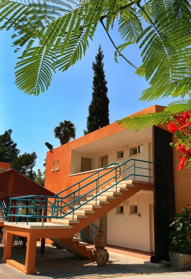 Shaar Hagolan Kibbutz Country Lodging Hotel Bagian luar foto