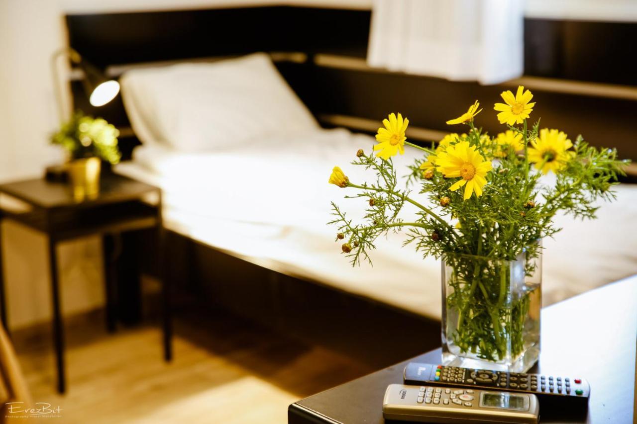 Shaar Hagolan Kibbutz Country Lodging Bagian luar foto